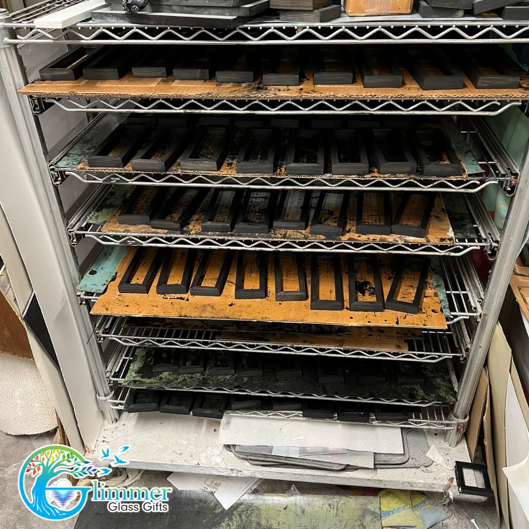 GlimmerGlassGft's tweet photo. Wheeeeeewwwww.
Glad that's done.
Just finished staining 2 1/2" and 2 x 8" frames.
Now back to some cleaner work.
Hope you are having a Glimmering Day.
#stainedframes #suncatchers #handmade #handmadegifts #handmadeinamerica #MadeInUSA #spreadglimmer #makelifeglimmer https://t.co/3GYpTz7fSb