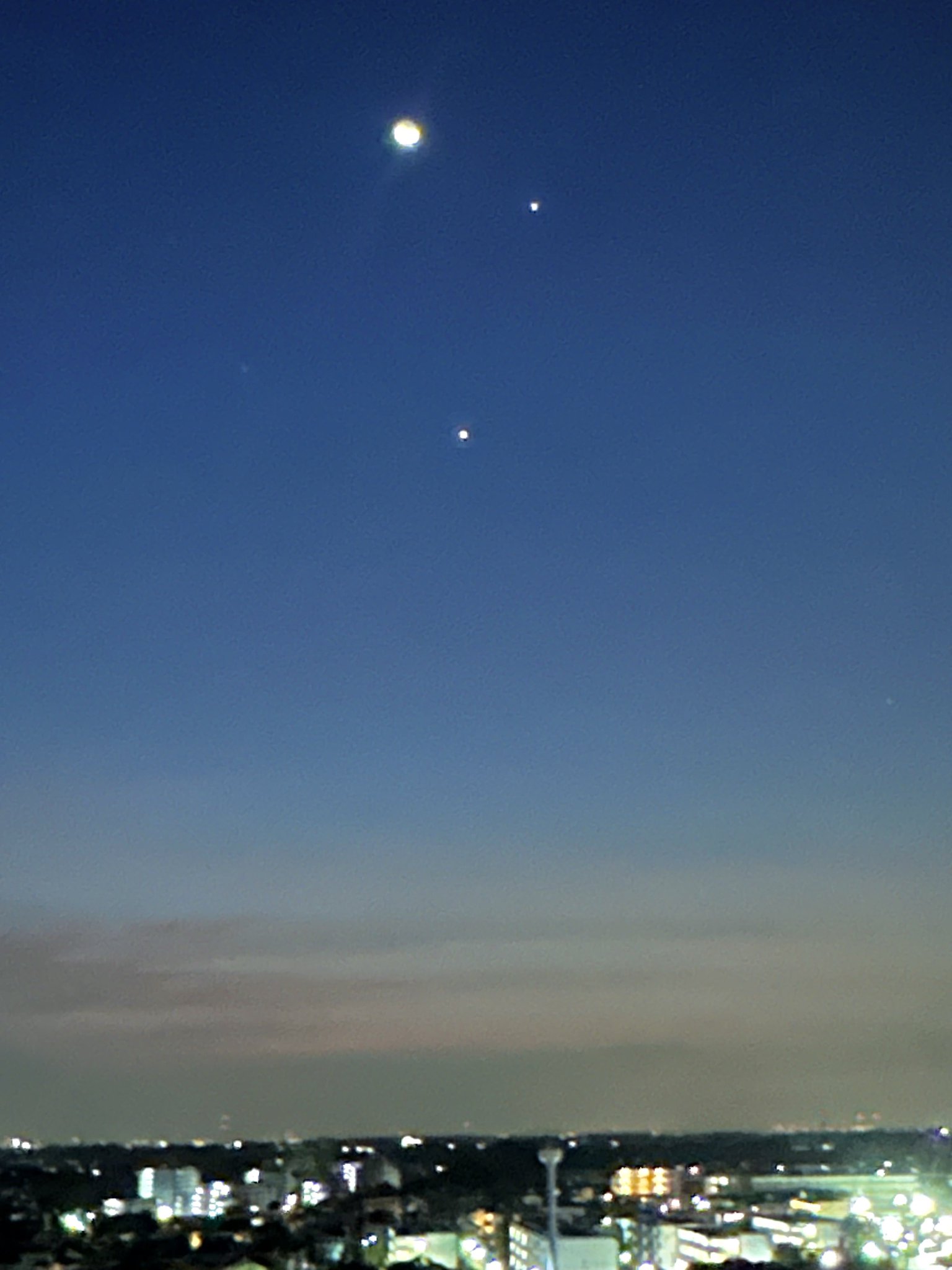 ☪︎ 夜空星月 ☪︎ページ Chee's | 月と木星と金星（8月20日） 東の空に月と木星と木星が