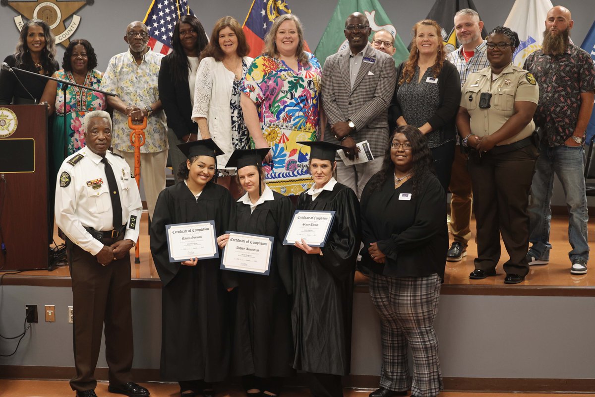 newtonsheriffga's tweet image. On Aug. 15, Sheriff Ezell Brown celebrated inmates graduating from two #jailprograms at the Newton County Detention Center: 12 from RSAT and nine from #1 Dads.🎓 Congratulations to all graduates!

🔗 Read the full #newsrelease: newtonsheriffga.org/newsreleases/1…