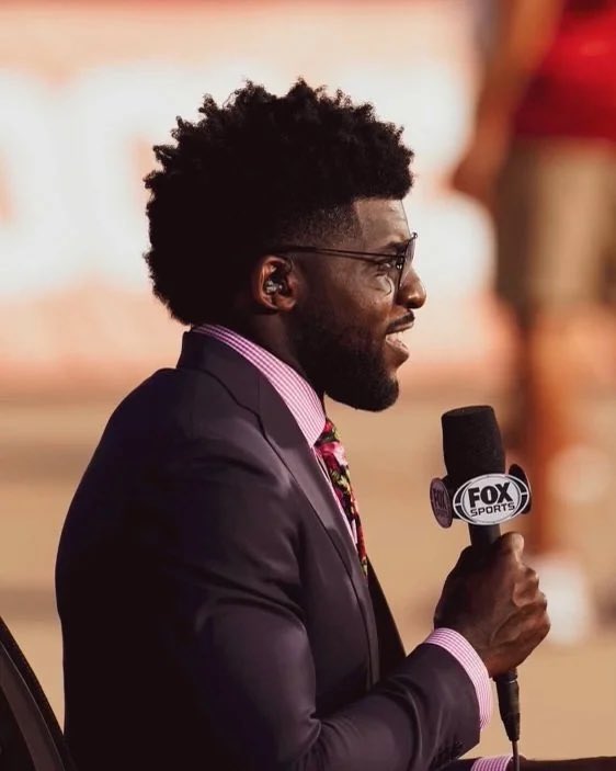 🚨BREAKING: Former NFL bum and failed sports tv show host Emmanuel Acho has criticism for Madison Beer

“Madison Beer is a social media artist. She’s got all this hype from looking the part, but she can’t actually sing or make music. She’s a Walmart Dua Lipa. Never been a fan.”