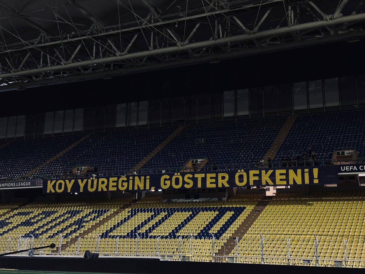 gencfborg's tweet photo. KOY YÜREĞİNİ, GÖSTER ÖFKENİ @fenerbahce 

#GençFenerbahçeliler https://t.co/ybQs2NSX3s