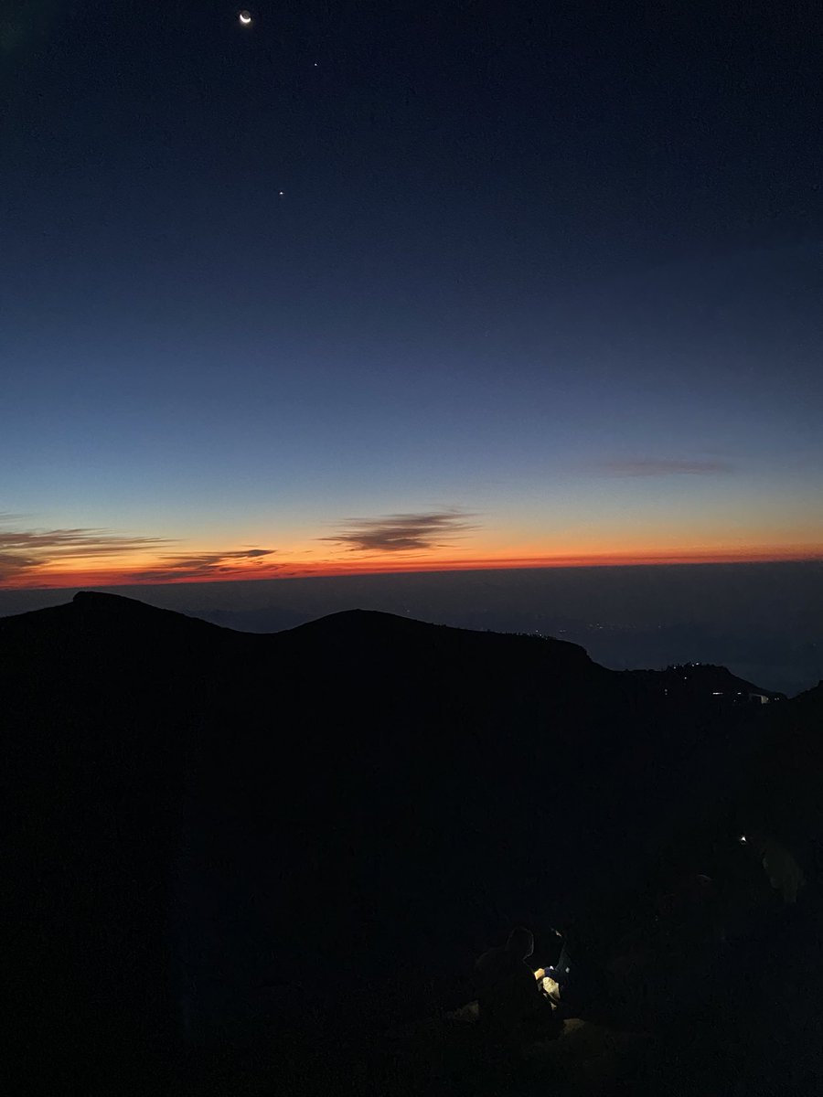富士山登頂成功！
もうすぐ御来光🌄