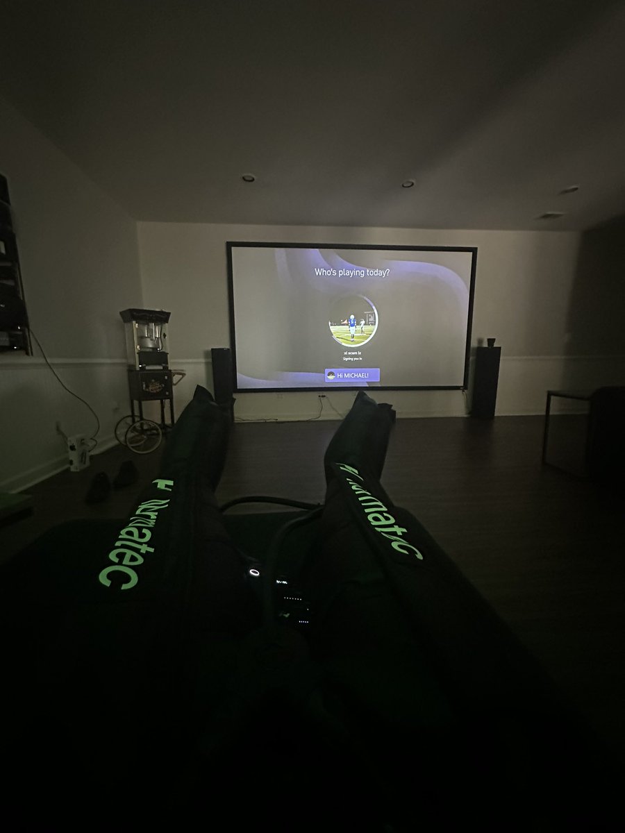 Mikeyhunt727's tweet image. Recovery Mode powered by @Hyperice after a grind session with @TheCoachSavage. 

#HuntMode #GlobalDB