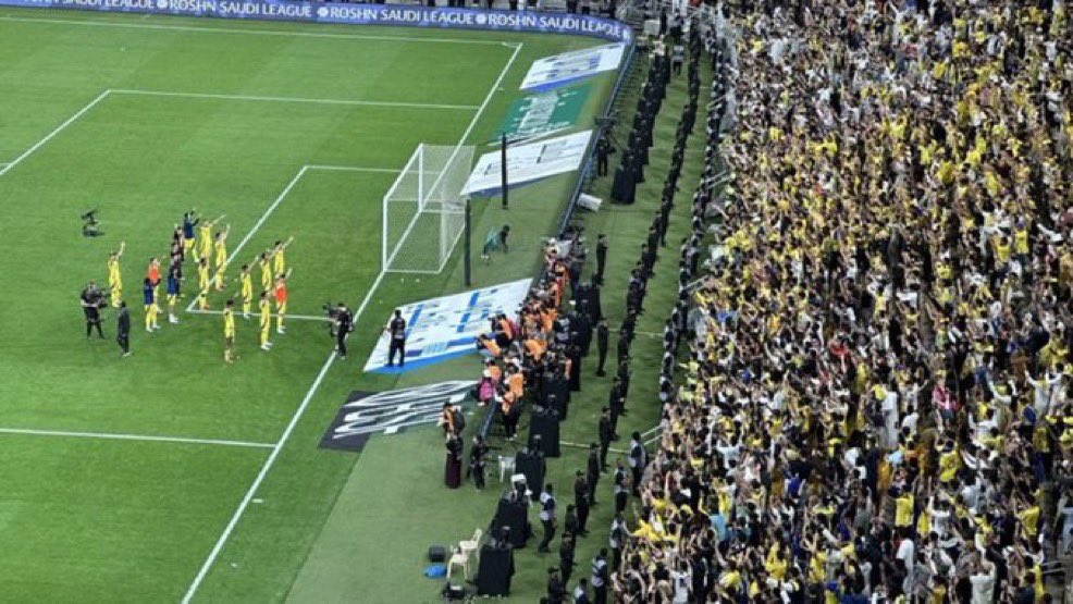 Farsm0's tweet photo. فوز النصر مختلف .. دوبامين من نوع أخر ، أدرينالين من نوع صاخب ، حياة مختلفه ، وبهجه لا توصف .

الحقيقه أن الشغف لا ينتهي ، ولكن الفوز كفيل بإيقاضك وأن يجعلك سعيد طوال اليوم ، النصر حياة وأهلا بعودته في عالمنا مجددًا 💛 . https://t.co/3W7aCkZBgw