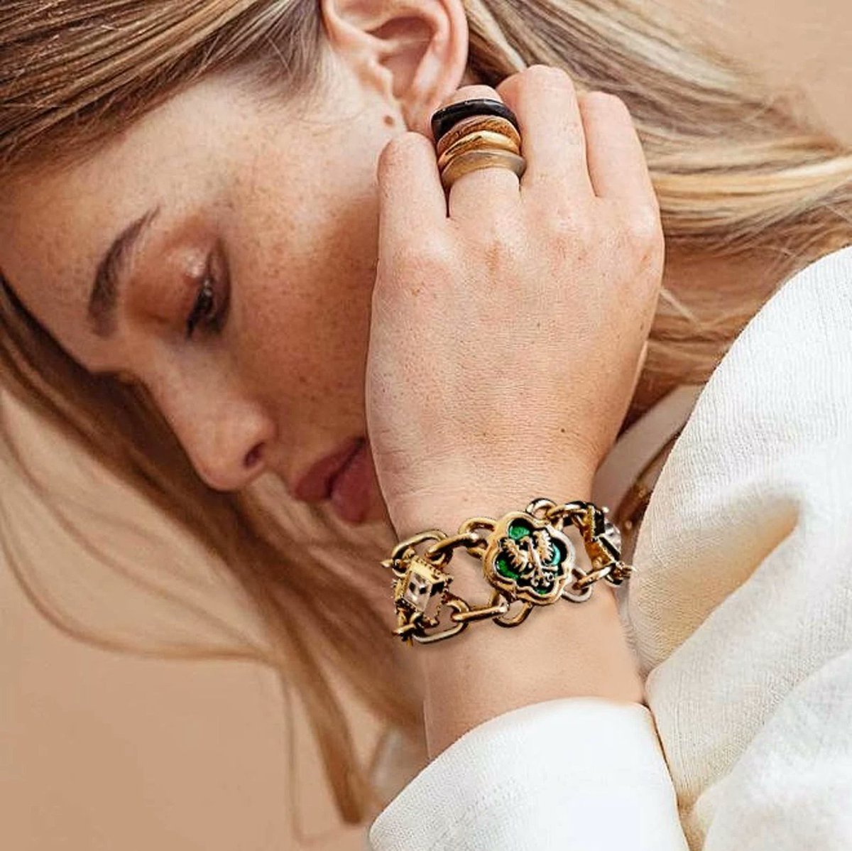 renaissancefai's tweet photo. Gold Tone Enamel Bracelet with Heraldic Motifs by MICHAELA Von HABSBURG MVH, Green, Heavy, Vintage
https://t.co/bvNJKjywui?
#bracelet #vintage #designer #MichaelavonHabsburg #herladic #goldplate #goldtone #Rhinestones #heavy #chainlinks #hauteCouture #green #enamel #medieval https://t.co/S0vZHwcXLE