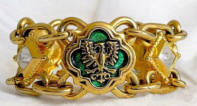 renaissancefai's tweet photo. Gold Tone Enamel Bracelet with Heraldic Motifs by MICHAELA Von HABSBURG MVH, Green, Heavy, Vintage
https://t.co/bvNJKjywui?
#bracelet #vintage #designer #MichaelavonHabsburg #herladic #goldplate #goldtone #Rhinestones #heavy #chainlinks #hauteCouture #green #enamel #medieval https://t.co/S0vZHwcXLE