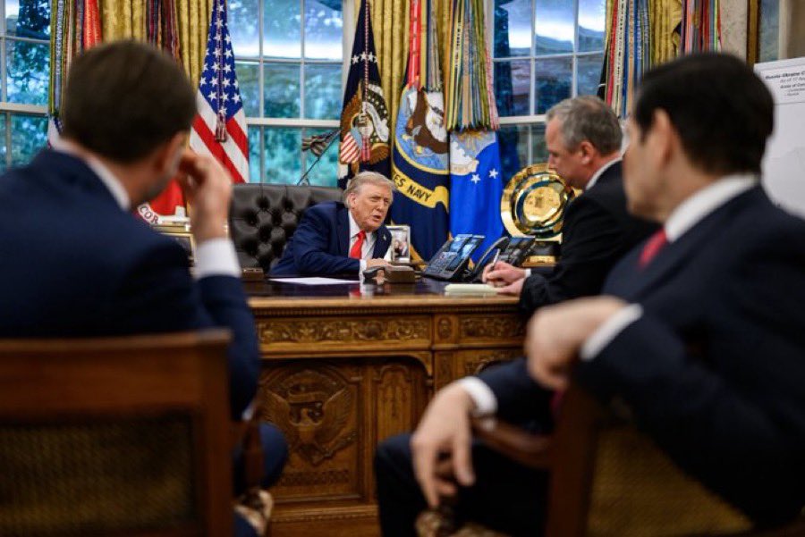 falamb3's tweet photo. Only one thing comes to mind….this is not just a US President…he is like a Boss man, like a king, like an Emperor….and he is getting things done…a few more disruptive leaders like @realDonaldTrump and we might get World Peace. Thank you @POTUS https://t.co/zsmNZH701E