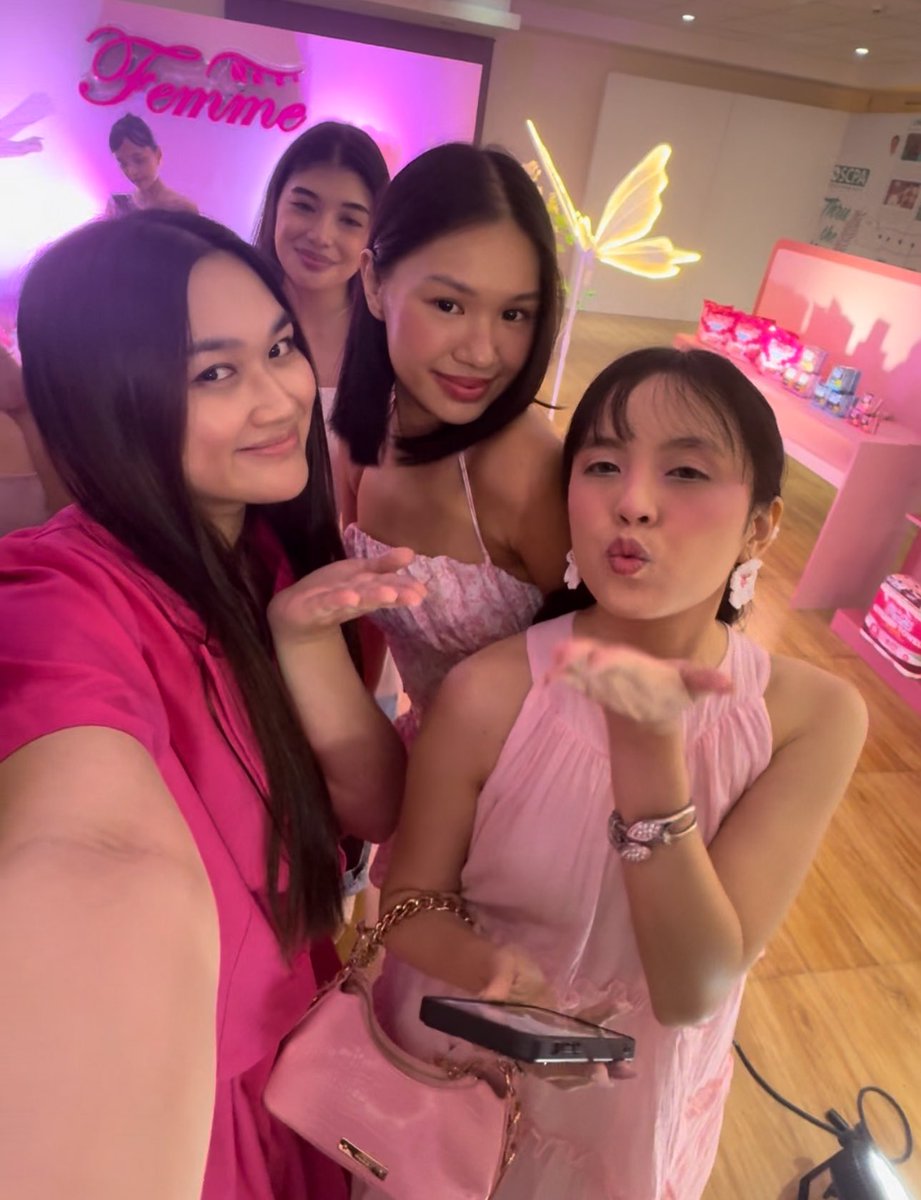 AriyahMond's tweet photo. Femme Era w/ besties dianne, france, coleen, ayela, &amp; carmela 💖

SHUVEE FOR FEMME https://t.co/N9oKgiCYV2