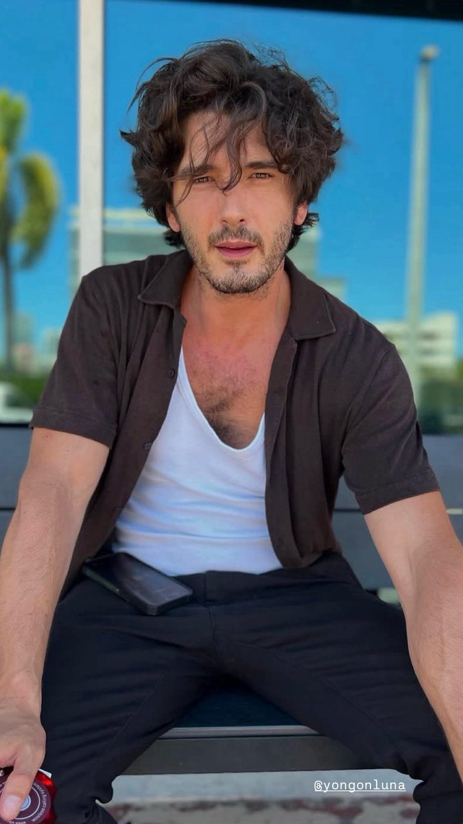 The incredibly gorgeous Yon González who apparently has found the fountain of youth in Florida! From his IG today 🔥❤️ #YonGonzález