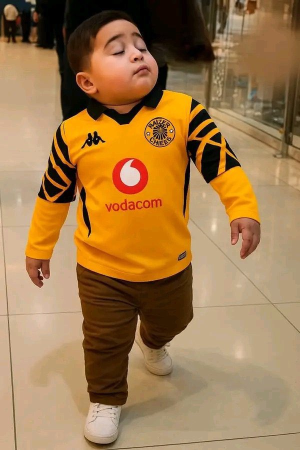 We are cruising nicely, bayatanda abatandi we soldier on😂✌️✌️✌️😂 #kaizerchiefs #Amakhosi4Life