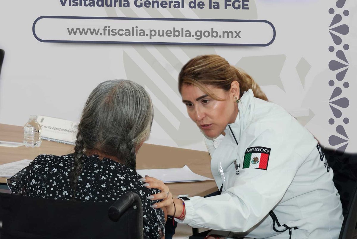 FiscaliaPuebla's tweet photo. "Debemos salir de la oficinas, del edificio, acudiremos a donde está nuestra gente y atenderemos directamente sus necesidades, como parte de una cercanía que da confianza", destacó la Fiscal General del Estado, Idamis Pastor Betancourt, al arrancar este día el programa "La Fiscalía te Escucha" en el Centro Libre Casa Carmen Serdán del municipio de Huauchinango.

#CercaníaQueDaConfianza.
