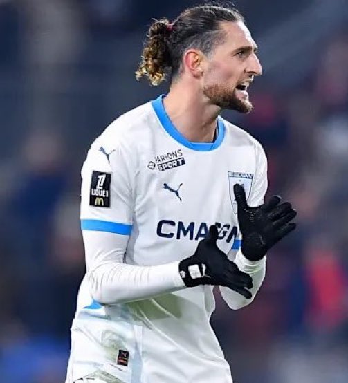 🚨 | Adrien Rabiot will be offered to Manchester United and other clubs before deadline day for £13-17M.

[<a href="/FabrizioRomano/">Fabrizio Romano</a>]