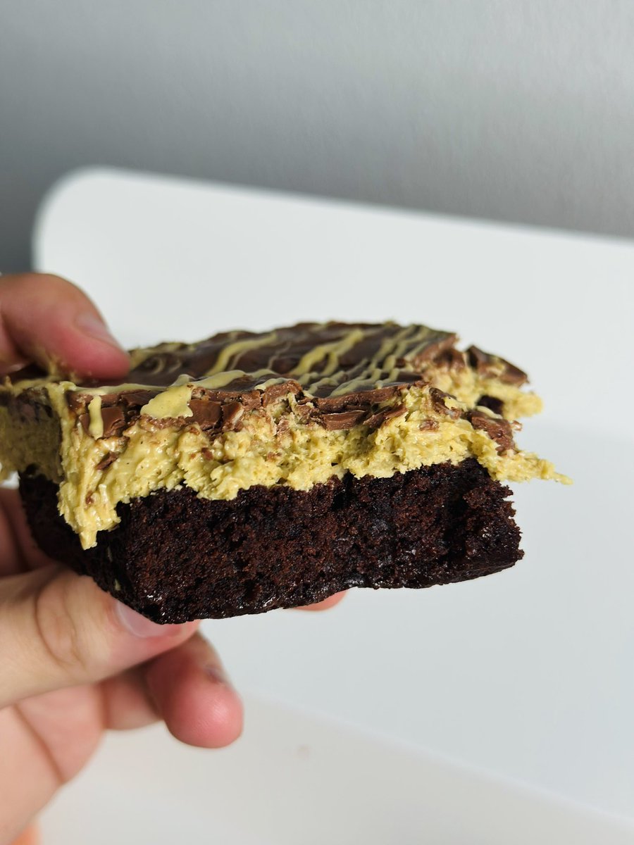 XxTryHardxX2019's tweet photo. @crumbl really outdid themselves this week — the Dubai Chocolate Brownie is hands down the BEST flavor I’ve ever had!!! 💯🔥❤️ https://t.co/kAh4NO6Oik