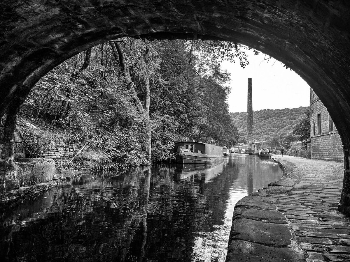 Hebden Bridge, West Yorkshire: the Rochdale Canal

1.48pm, 16th August 2025