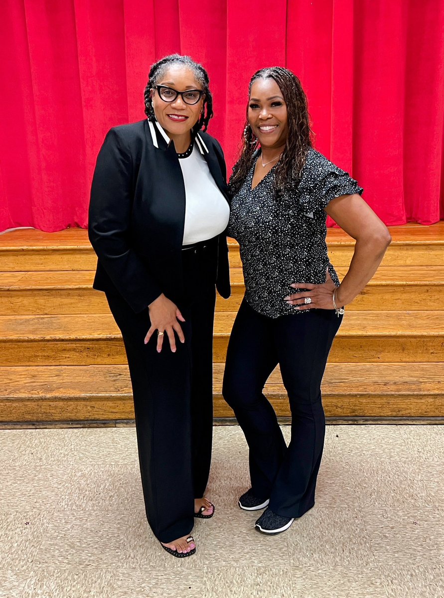 Team LES are back and ready to ROAR! Excited for an amazing school year! <a href="/LewisdaleLions/">Lewisdale Elementary</a>