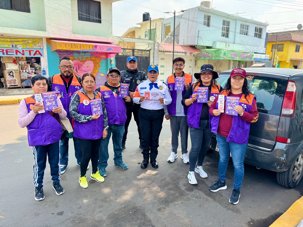 💜👮‍♀️ La Brigada Violeta y Código Naranja recorrieron la colonia Ampliación Selene para acercar información sobre la prevención de la violencia contra las mujeres 🙅‍♀️ y dar a conocer las líneas de ayuda 📞 en caso de necesitar apoyo.

En #Tláhuac no estás sola 🫂💜