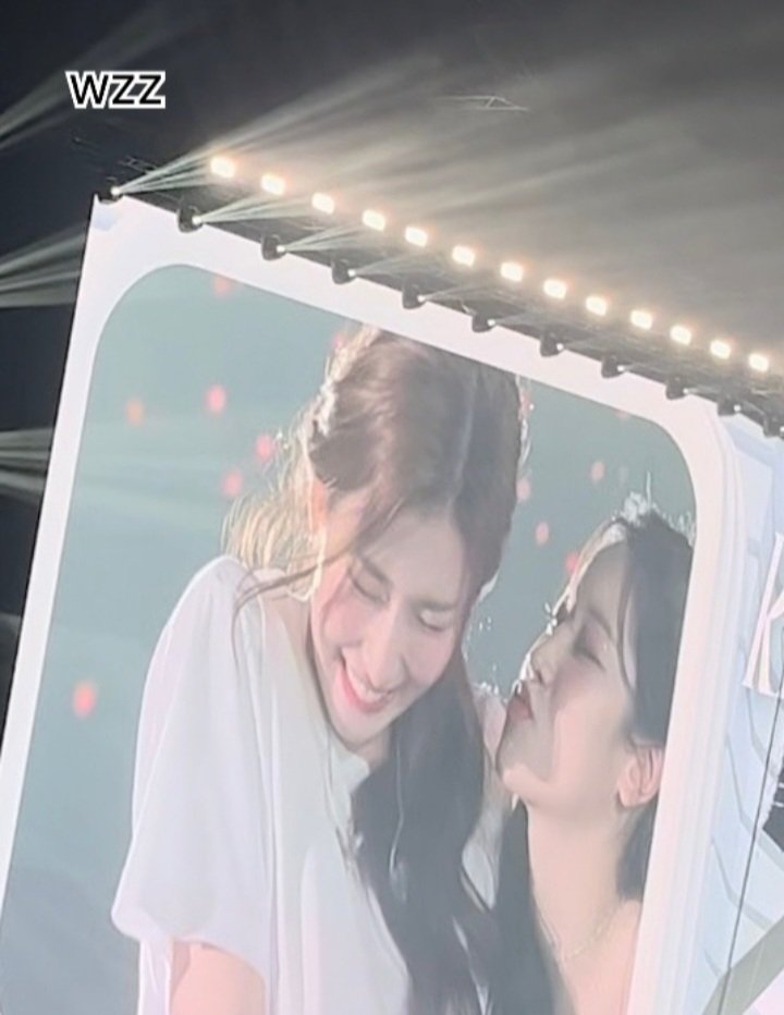 KHowerd's tweet photo. 🥺🥺🥺
#DAHYUN #다현 #ダヒョン #SANA #사나  #サナ #SAIDA #TWICE https://t.co/zSBq37DgNd