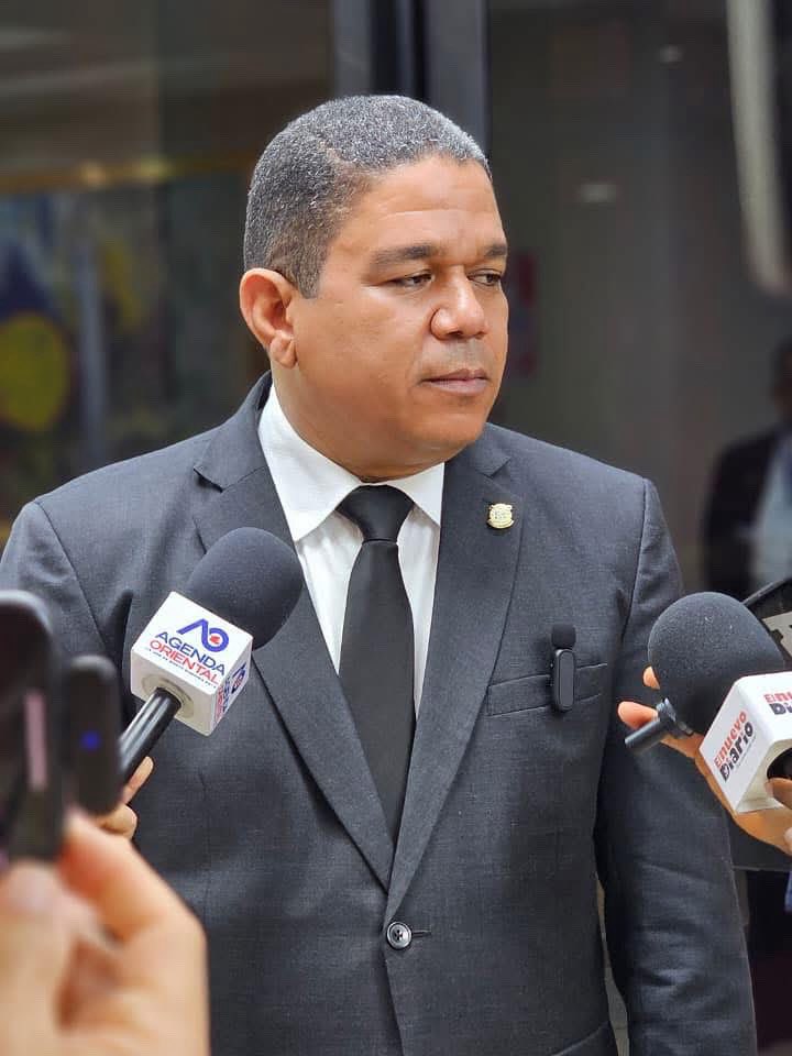 Cada día es una oportunidad para servir.
Hoy, martes 19, previo a la sesión ordinaria.