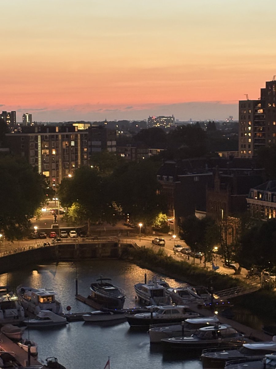 A fairytale evening🍀Rotterdam bursting with energy🍀new students arriving🍀cherish&amp;remember🍀take care,you matter