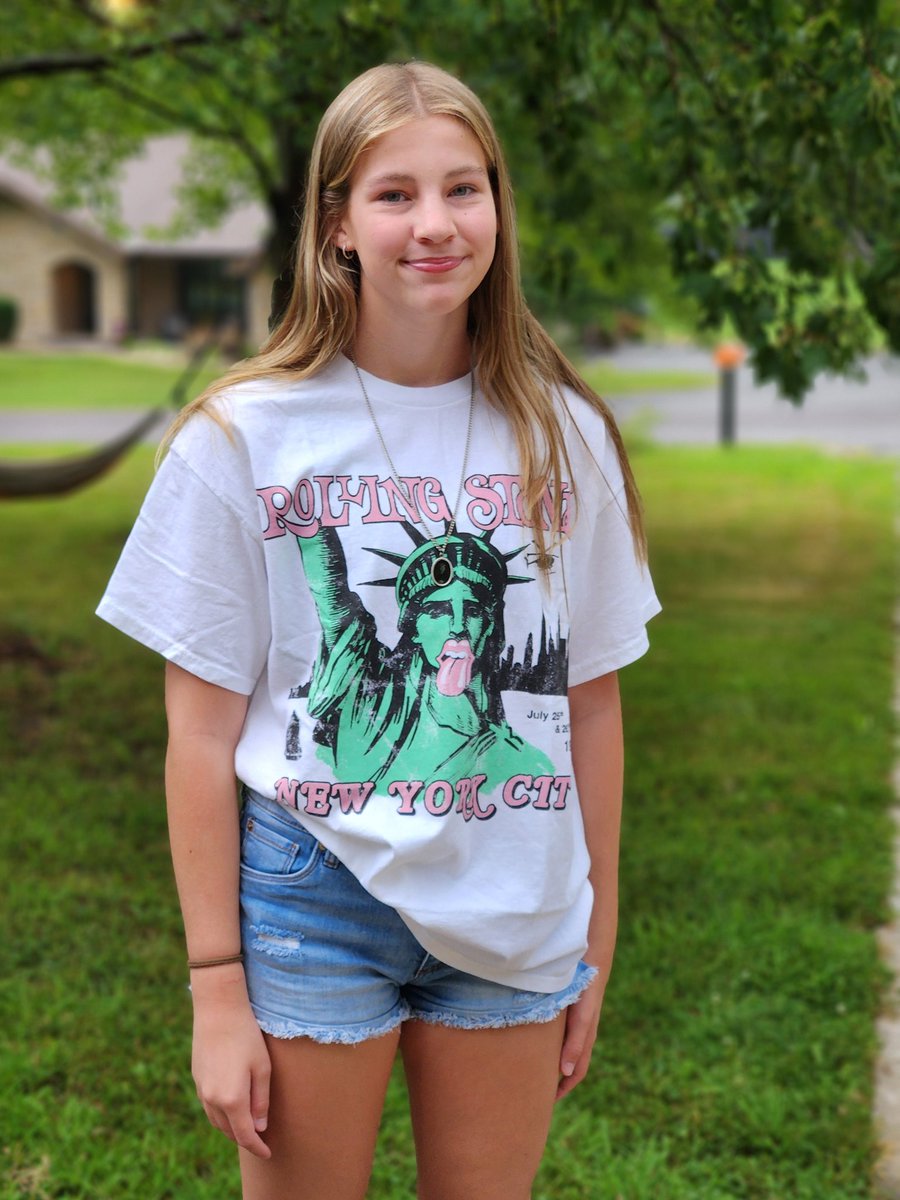 KC_LisaBurke's tweet photo. First day of school for the girls! Amelia (freshman) and Penelope (junior) are both at @NorthtownNews, and Emma is in her second year teaching at Eastgate. #NKC1stDay https://t.co/KqWPx8AuCk