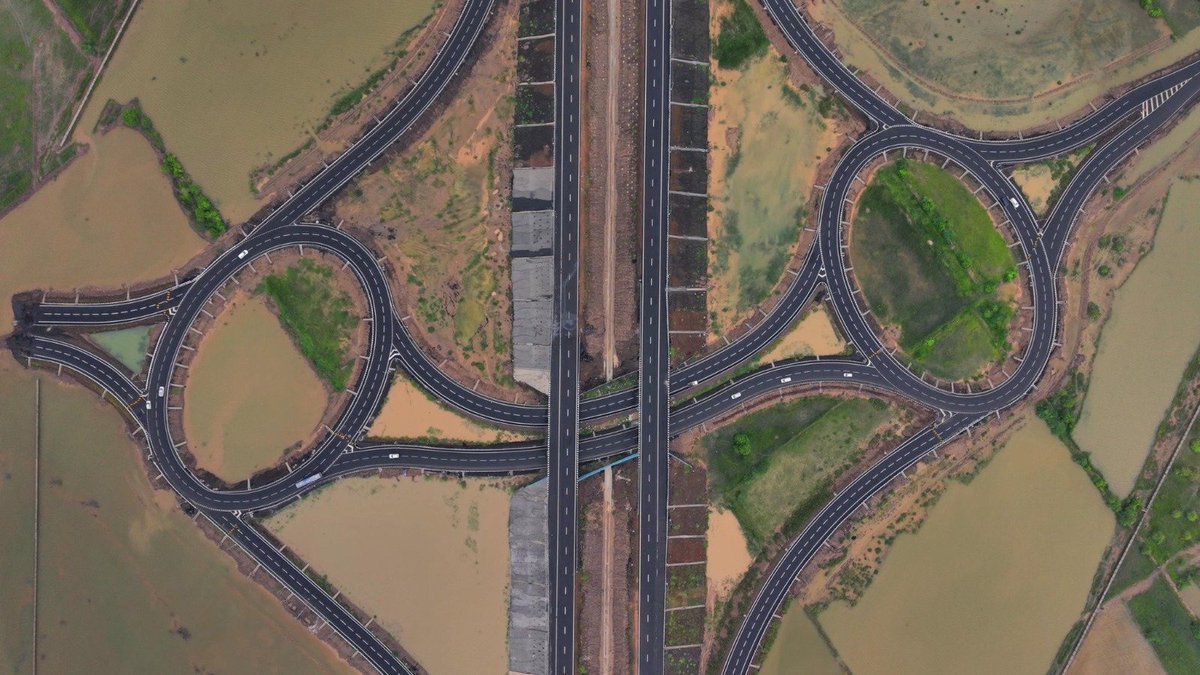 sanghaviharsh's tweet image. The Ahmedabad–Dholera Expressway stands as a symbol of speed, growth, and modern infrastructure.

#IndiaOnFastTrack