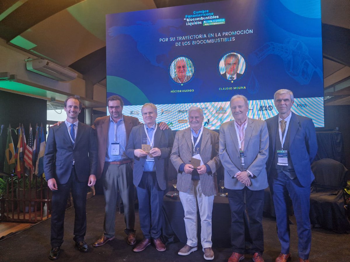 Premio a la Trayectoria en la Promoción de los Biocombustibles a Héctor Huergo y Claudio Molina en el marco de la Cumbre Panamericana de Biocombustibles Líquidos. 

Un merecido reconocimiento a dos referentes que impulsaron el desarrollo, de los #biocombustibles en la Argentina🌽