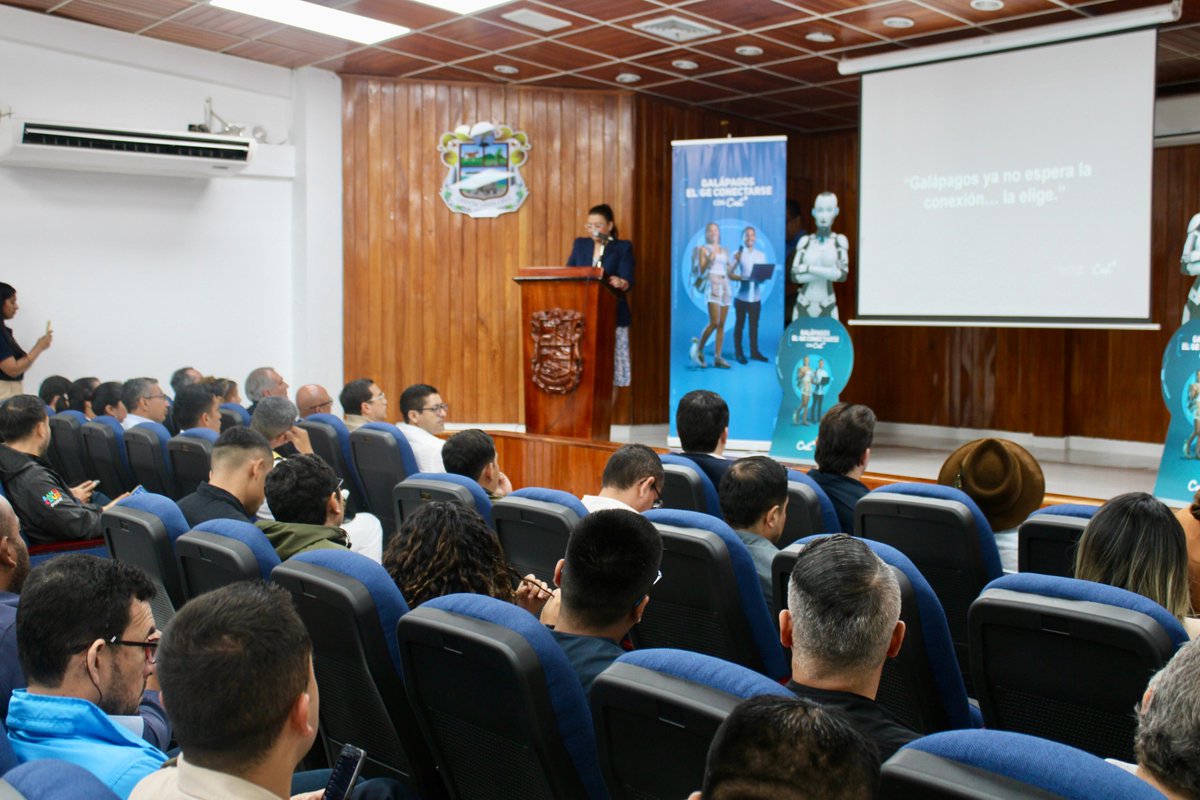 CGGalapagos's tweet photo. El presidente del Consejo de Gobierno del Régimen Especial de Galápagos, @TitoGavilanesY, participó  en el evento “Galápagos elige conectarse: una alianza estratégica con Starlink”, https://t.co/CsA0c4ESBK