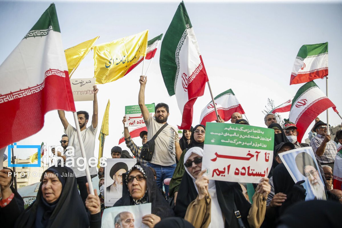 RTashackorii's tweet photo. ایرانی‌ها عاشق سرزمینشان هستند که در آن  متولد شده‌اند.این ریشه‌داری، نیرویی خلق می‌کند که هیچ ارتش اشغالگری قادر به درک یا مهار آن نیست.
#دیار_اویی
#مردم_همدل https://t.co/fb3wPB9dhn