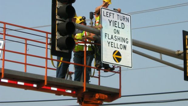GDOTSW's tweet photo. CHATHAM COUNTY ⚠️Traffic Alert⚠️ 
New US 80🚦Signal🚦Activation Aug. 26 in Pooler near I-95 
Click link for details - https://t.co/LwhxKHvTwB https://t.co/CNfAZFJNMq