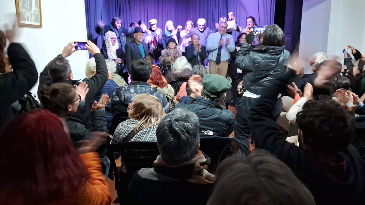 Compartimos las fotos del
Sábado 16 de agosto
Curso de teatro Marcó del Pont
Presentó su muestra anual 2025
“Una Libra de carne”
De Agustín Cuzzani                                           Profesora/Directora: Valeria Cohen