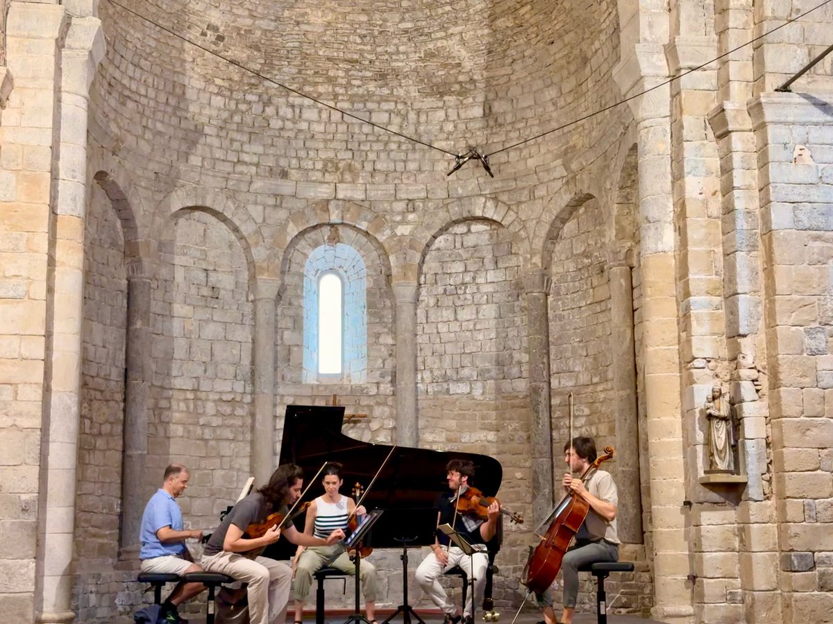 QuartetGerhard's tweet photo. Bon assaig a la Canònica de #Vilabertran pel concert de finals de mes ! Veniu!! @schubertiada #JuliusDrake

👉 https://t.co/iVm1URPcmR https://t.co/C40ByD72aF