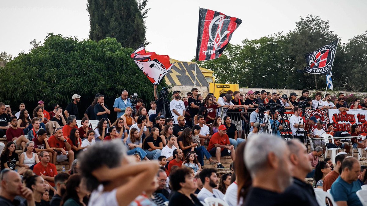 לפני 11 חודשים בהלוויה בהר המנוחות ביקשה רייצ׳ל שלא נשאיר אותם לבד אחרי החיבוק שקיבלו כשהירש היה בשבי. הפועל ירושלים לעולם תהיה איתם. לעולם נישא את תמונתו ורוחו של הירש לכל מקום שרק אפשר, כדי לעשות לזכור מי אנחנו, לעשות אותנו טובים יותר ולעשות את העולם טוב יותר.

 Forever Hersh