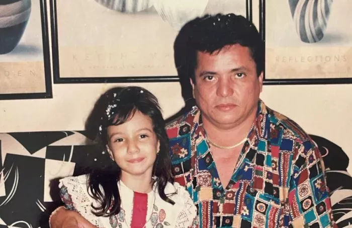 “Un periodista debe estar abierto a nuevas interpretaciones, incluso si contradicen las suyas.”✍🏽

La periodista colombiana <a href="/dianalzuleta/">Diana López Zuleta</a> investigó el asesinato de su padre y reflexiona sobre los límites de la ética al narrar la propia historia. 🤔¿Cómo hacerlo sin imponer la