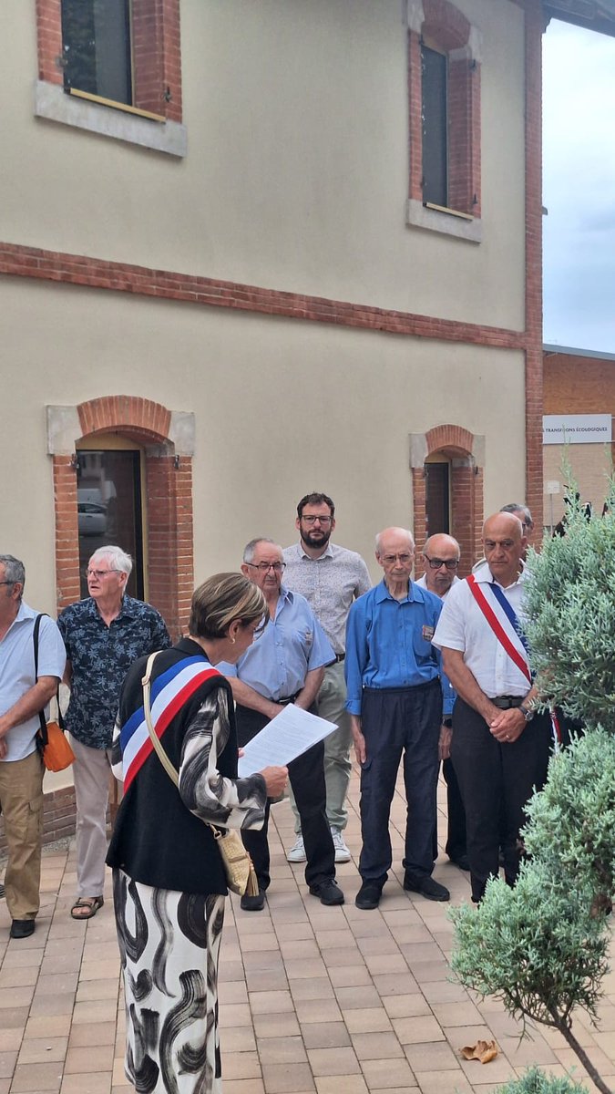 ThomasLamy31's tweet photo. 🇫🇷 Présent à la commémoration de la Libération de Colomiers.
Hommage aux résistants qui ont combattu pour la liberté.

Dépôts de gerbes au Jardin de la Mémoire Maquis Roger-Pierre-Touron et au Square Étienne-Canellas.

Merci aux anciens combattants, au Souvenir Français et aux jeunes du CMJ et CME.
#DevoirDeMémoire #Colomiers