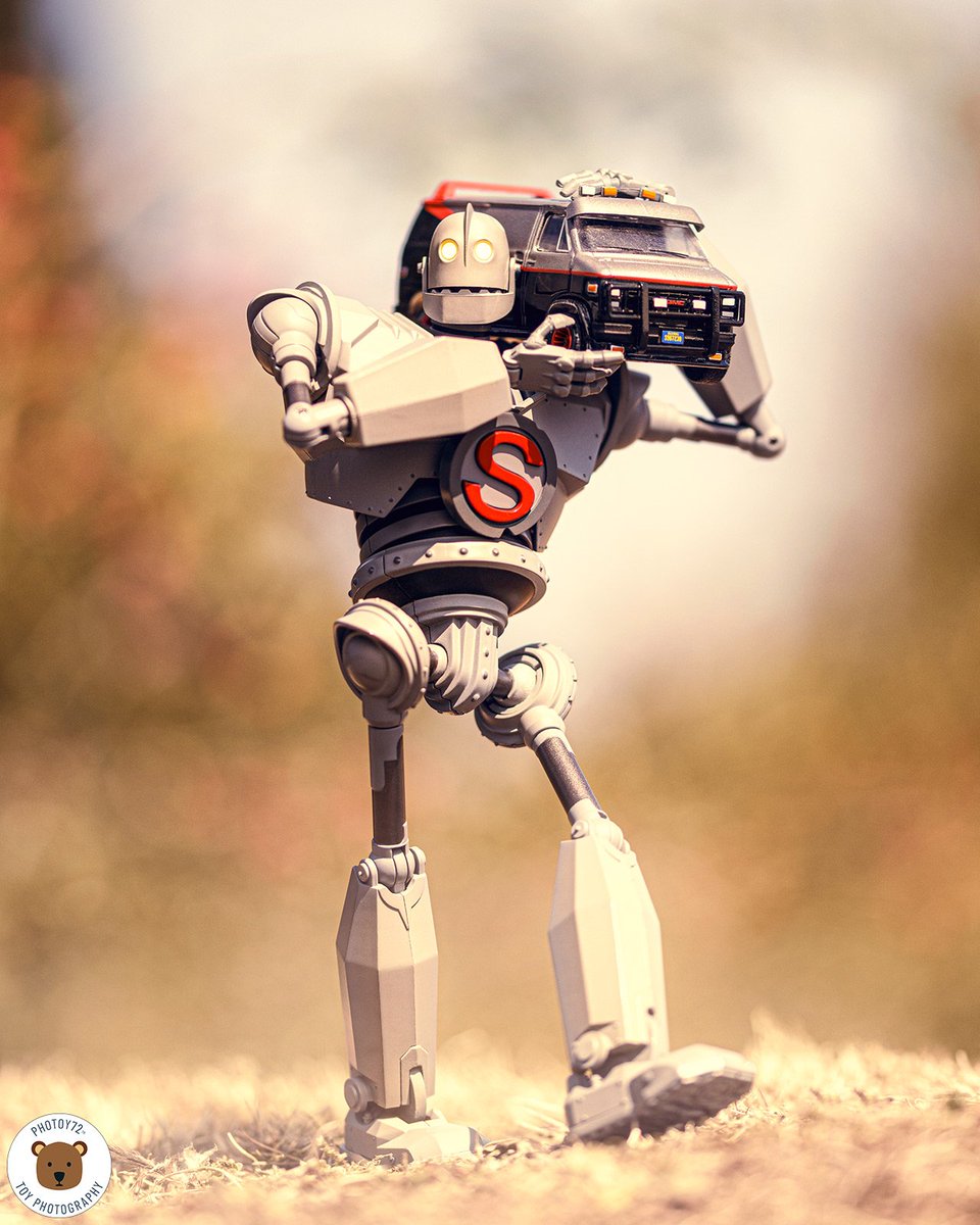 " I ain't getting on no giant's shoulder fool " Zzzzzzzz 😴

I had this idea of the Iron Giant carrying BA's van from The A-Team on his shoulder ever since I watched The Electric State movie. ( I really enjoyed it ) 🤖

<a href="/1000toys/">1000toys</a> #theateam #irongiant #PopCulture #toyphotography