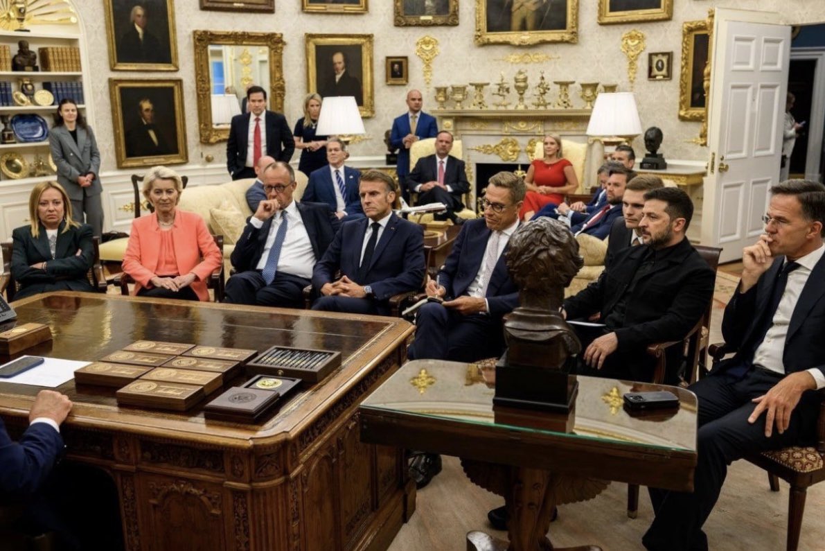 Uma tese de doutorado de RI numa singela foto!