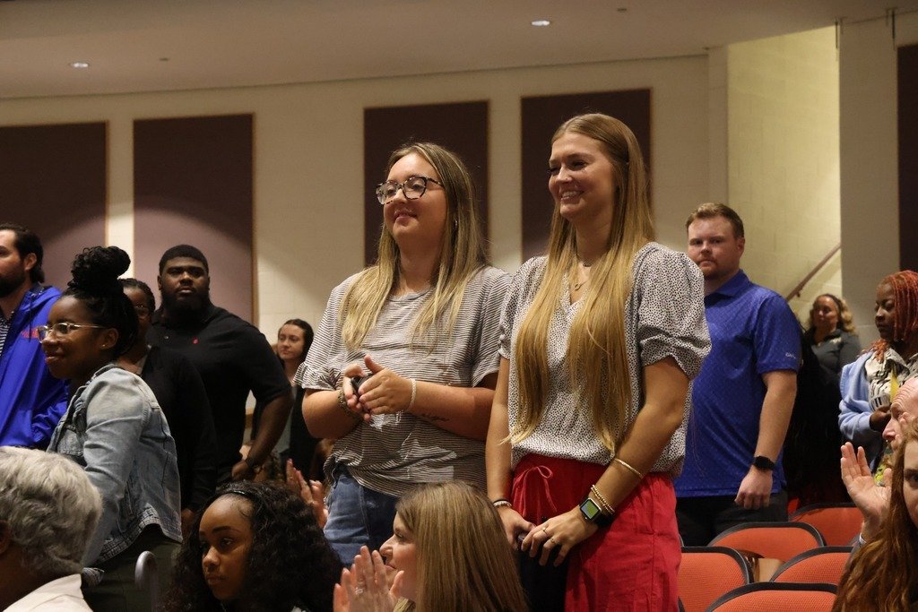 cpschoolsva's tweet photo. 🎒 Today, we welcomed our new teachers to Chesapeake Public Schools. This morning's kickoff with speaker Michael Bonner had everyone hyped and ready to make this school year absolutely fantastic!📚 
#InspireCPS #FirstDayCPSVA https://t.co/mf4yw0HCjq