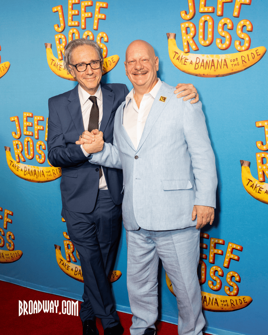 broadwaycom's tweet photo. Friends show their support on the red carpet of one-man show, JEFF ROSS: TAKE A BANANA FOR THE RIDE.
See the full photo gallery of Jeff Ross's comedian friends: https://t.co/CXhpL8N2OB
📸: Sergio Villarini for https://t.co/IUTizHt5FJ
#broadway #jeffross https://t.co/OxVNDHIvfp