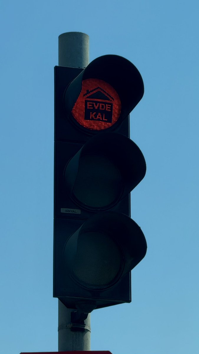 geçmişten gelen bir hayalet misali karşıma çıktı bugün