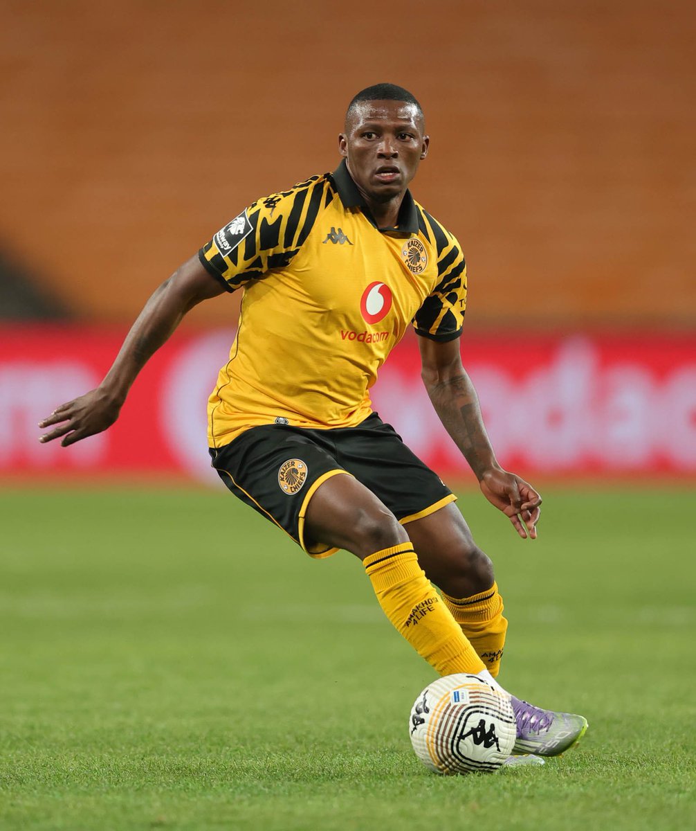 AyandaYandiey's tweet photo. No Kaizer Chiefs Supporter will pass this post without leaving a LIKE for Thabiso Monyane ✌️💛 
#Amakhosi4Life https://t.co/RCrt0ETiSA
