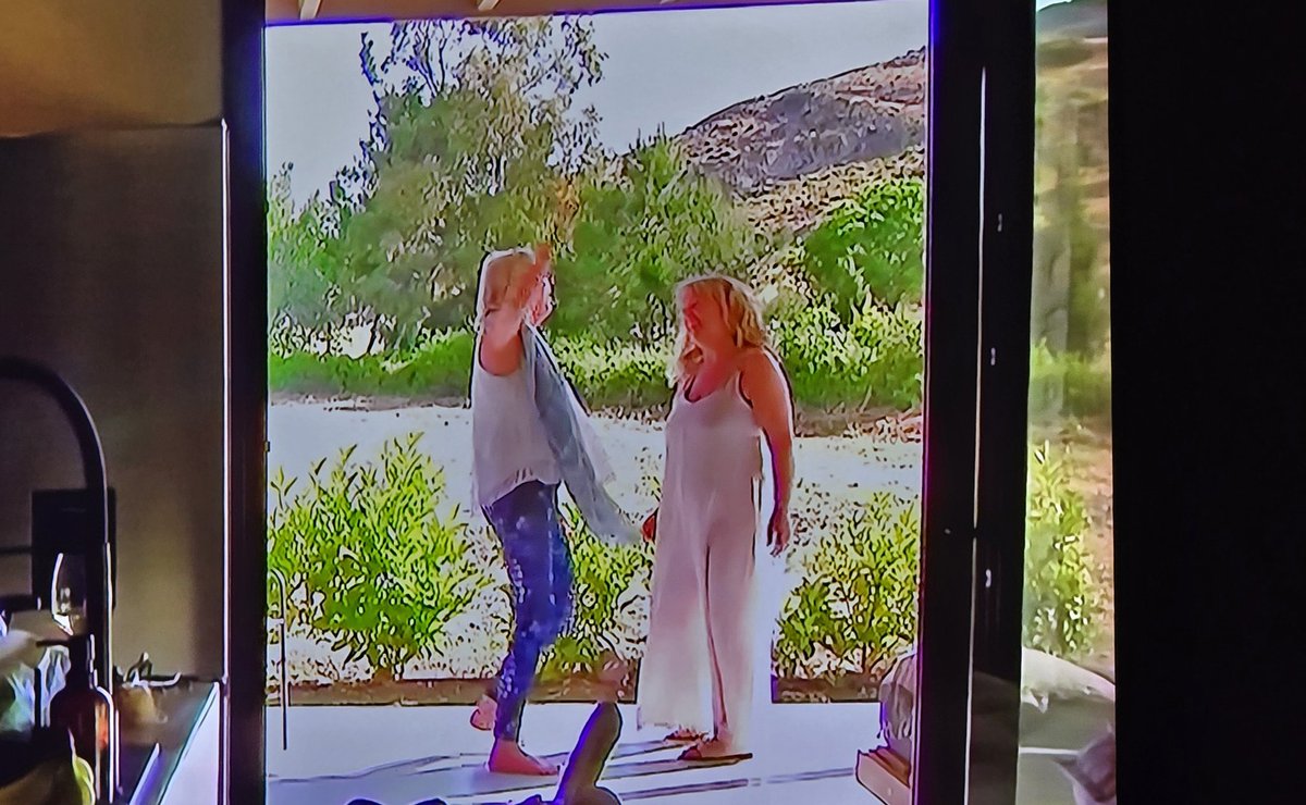 Ik zeg lekker samen verder Ingeborg en Petra, dan kunnen Lieske en Petra elkaar beter leren kennen. 

#teamlieske #benbvoliefde