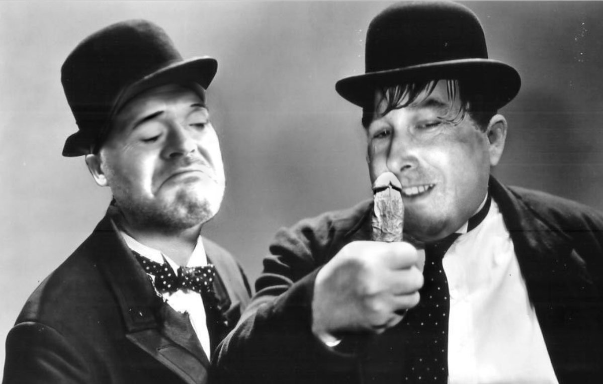 WernerBrowers's tweet photo. @AndreahWarner @Dirtycrockery @PhoneyItalian @Proverbosa @MyDubhLinn @Alan__Shatter 2 clowns perfor;ing tonight, show in a nutshell https://t.co/vzIqDublk1