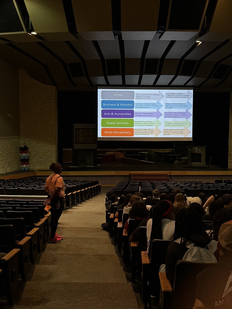 ReadingRamblings tweet media