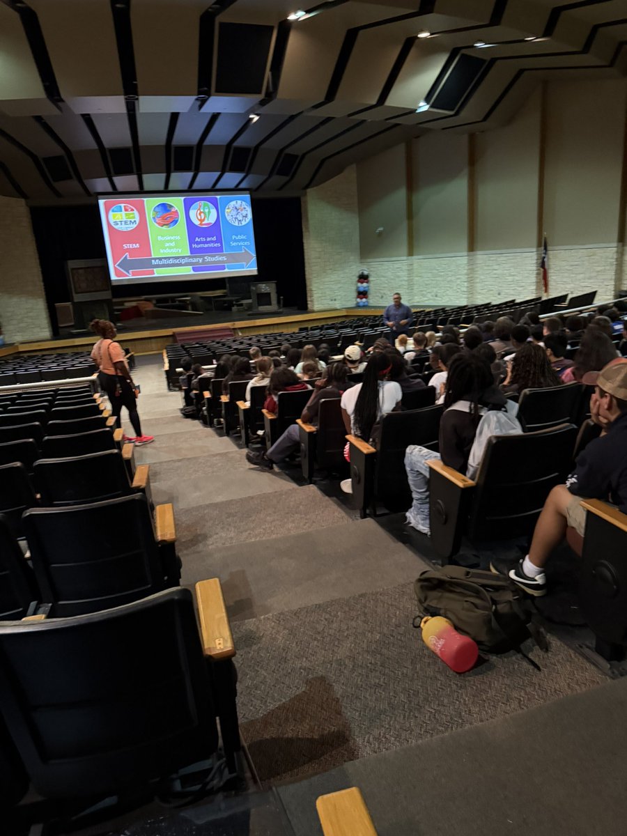 ReadingRamblings tweet media