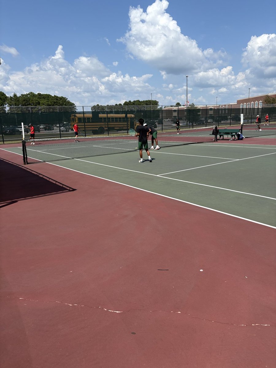 AHSTENNIS16's tweet photo. Dual match with Kingwood Park, let’s go Eagles! https://t.co/qGRUxJ0ZdA
