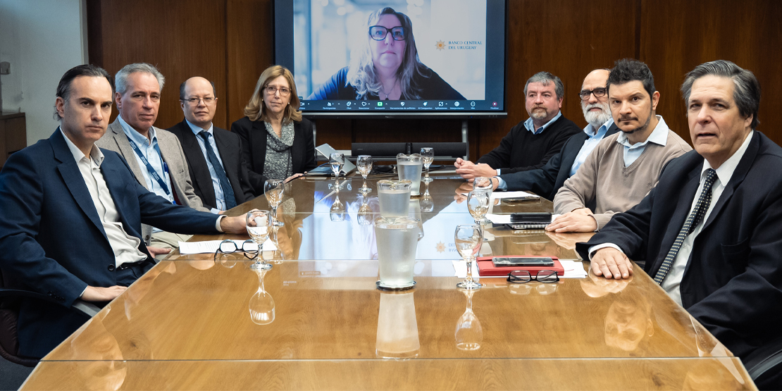 📣 Comunicado del Comité de Política Monetaria: El BCU reduce la tasa de interés a 8,75% y la política monetaria mantiene la instancia contractiva.

🔗 bit.ly/4fFbfJy