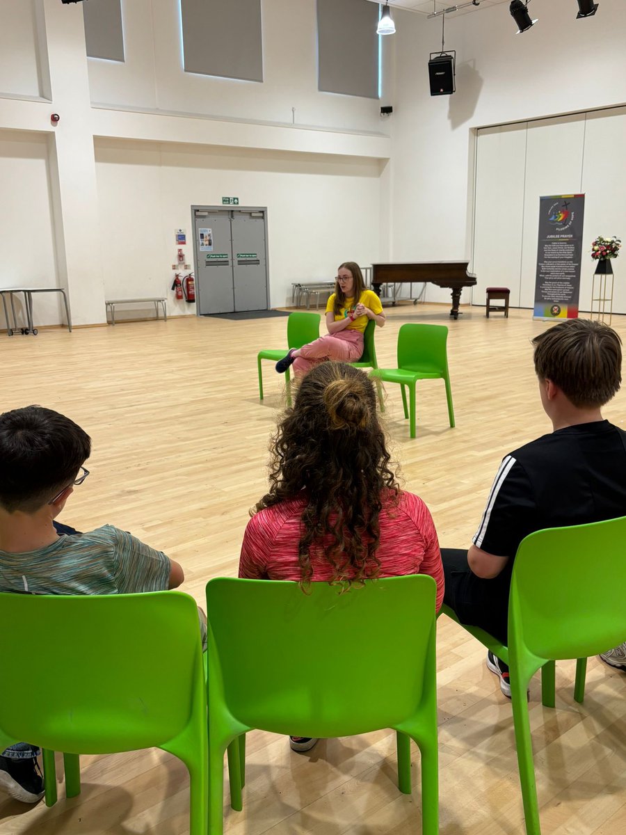 ActveCommunties's tweet image. Week 4 Day 2 ✅
😂 Expressing ourselves with @BIGCOMEDYSHOPUK 
🥗 Stuffed peppers with the Health Improvement Team
🎨 Arts &amp;amp; crafts – window decorations
🔬 Science fun at Playstreets with @ForHousing 

#HAF25 #SUNNER25 #SummerOfFun #CommunityCreativity