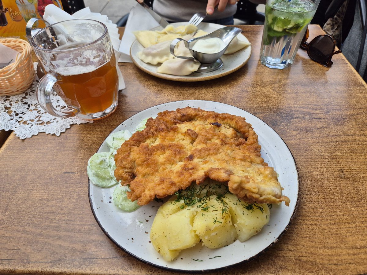 givemedevfive's tweet photo. @jakubtepper Dzisiaj w Warszawie na Nowym Świecie w restauracji Gościniec, 44 zł i było znakomite, solidna porcja. Wcześniej weszły jeszcze flaczki i były nawet smaczniejsze 😁 wydaje się niedrogo biorąc pod uwagę lokalizację 👌 https://t.co/0fb3uYSNMZ