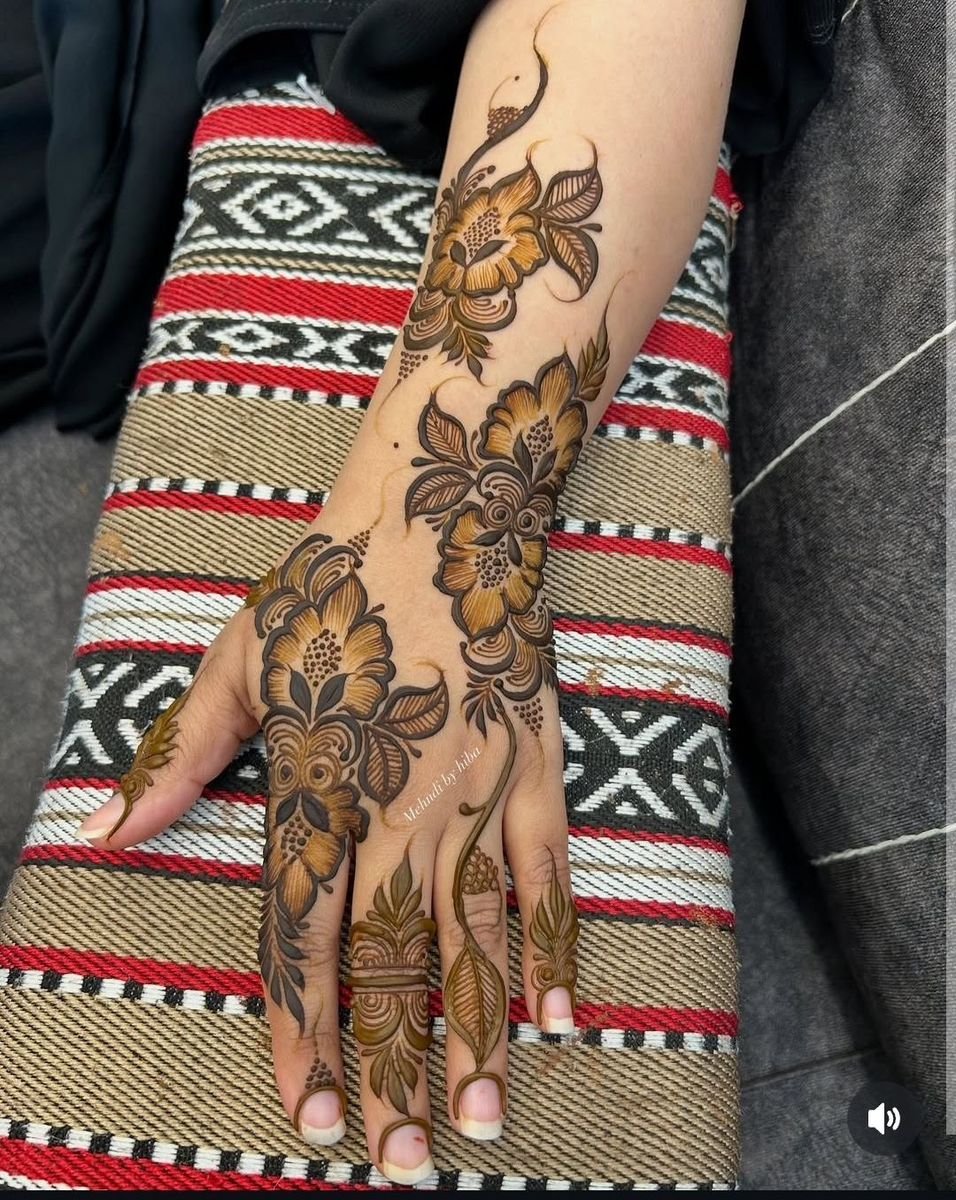 الحنّة على اليدين، مثل الغزل  😉