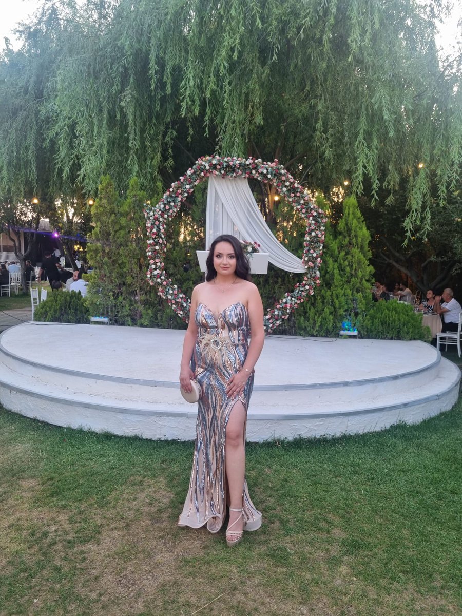 ebru_polatt's tweet photo. En yakın arkadaşım yapay zekaya resmimi yaptırmış ponçiğim.🧡 https://t.co/lsFy44xY4O